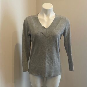 Caslon Gray V-Neck Long Sleeve Knit Top
